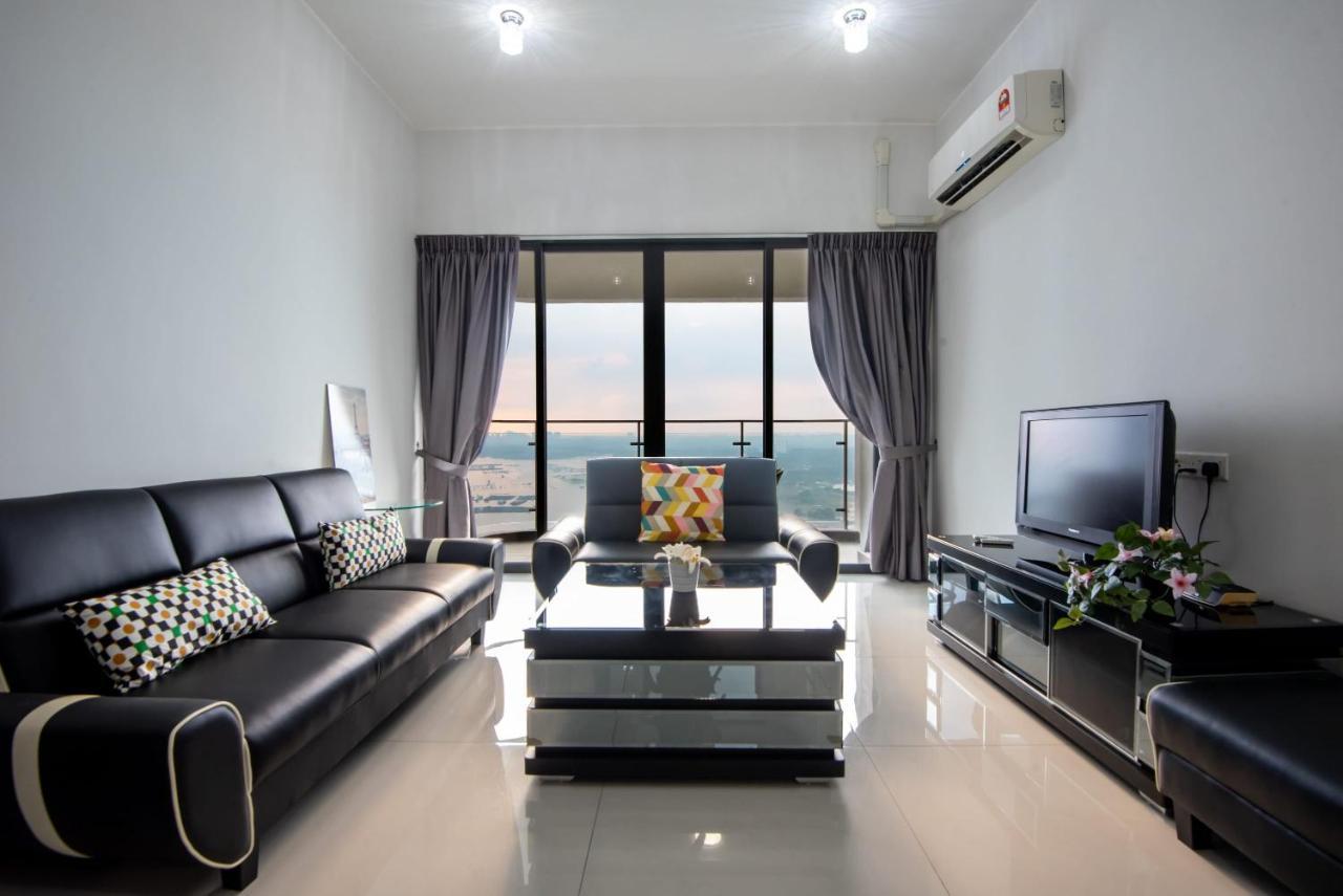 Chic 3br In Danga Bay With Water Views & Parking Apartment Johor Bahru