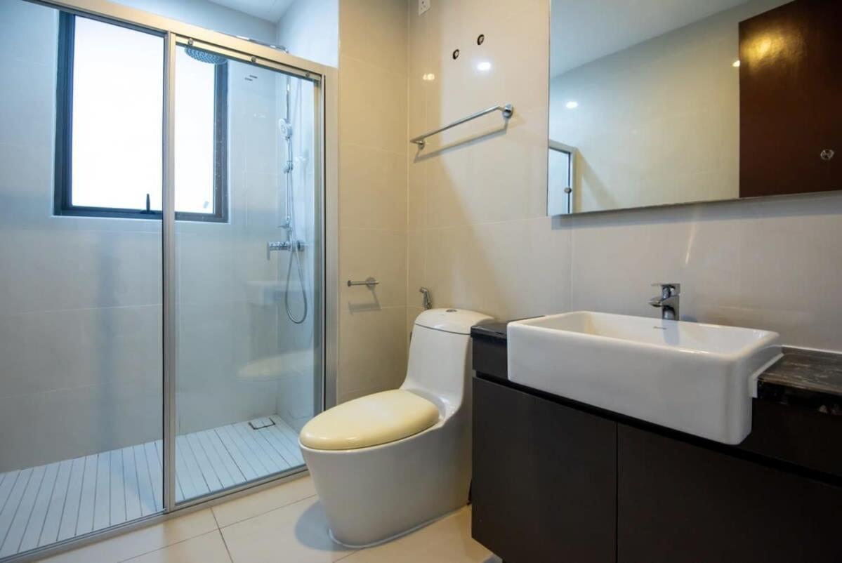 Chic 3br In Danga Bay With Water Views & Parking *