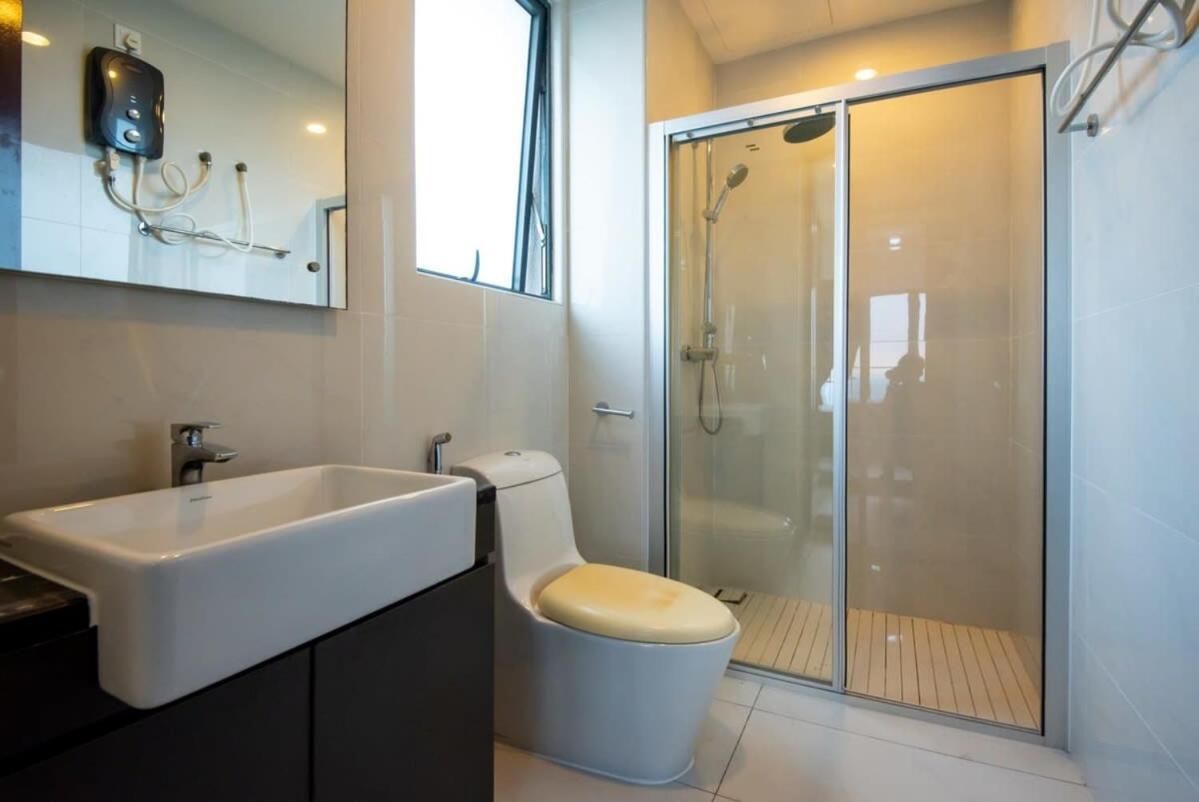 Chic 3br In Danga Bay With Water Views & Parking Apartment