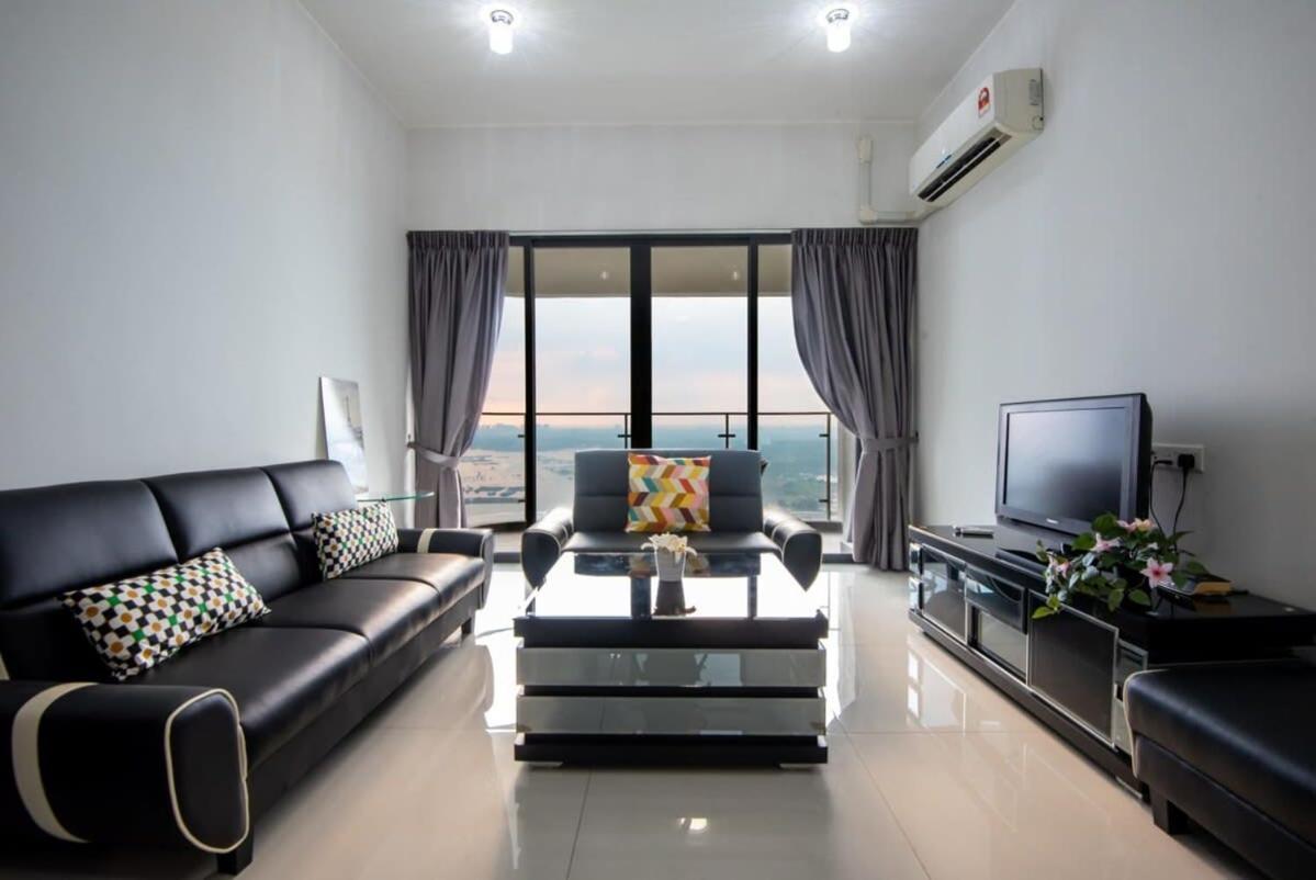 Chic 3br In Danga Bay With Water Views & Parking Apartment Johor Bahru