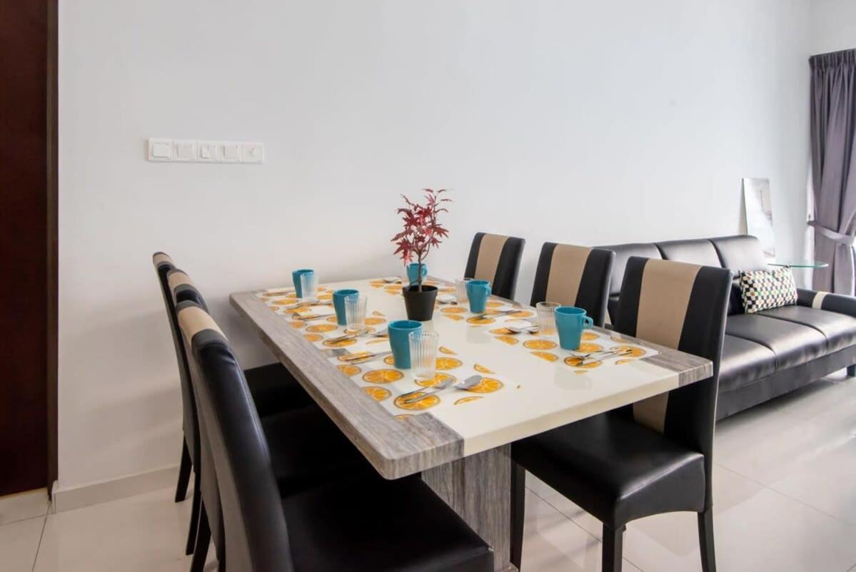 Apartment Chic 3br In Danga Bay With Water Views & Parking Johor Bahru