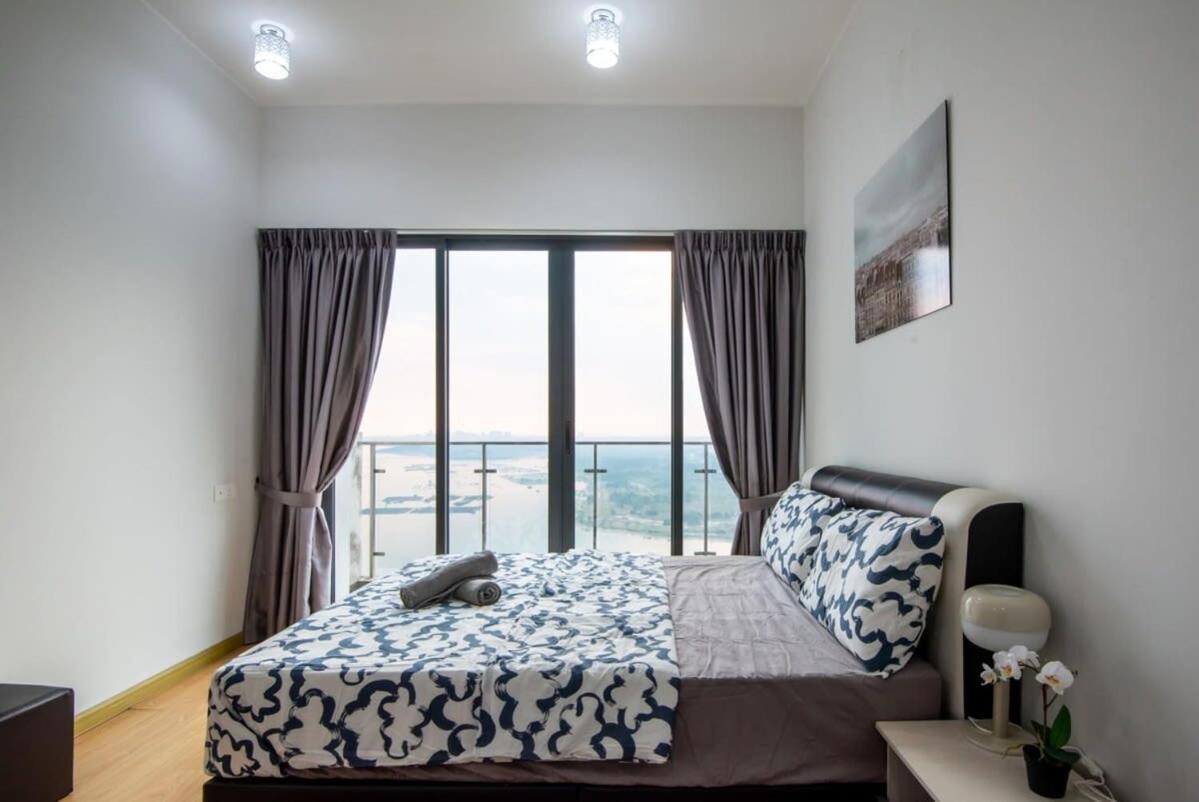Chic 3br In Danga Bay With Water Views & Parking Apartment *