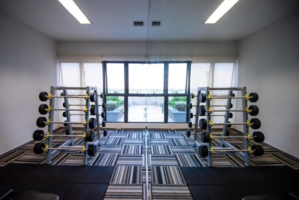 Apartment Chic 3br In Danga Bay With Water Views & Parking