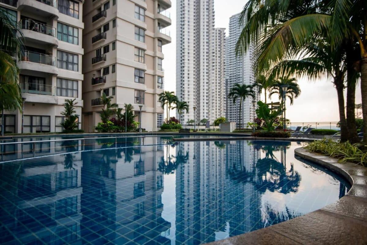 Chic 3br In Danga Bay With Water Views & Parking Johor Bahru