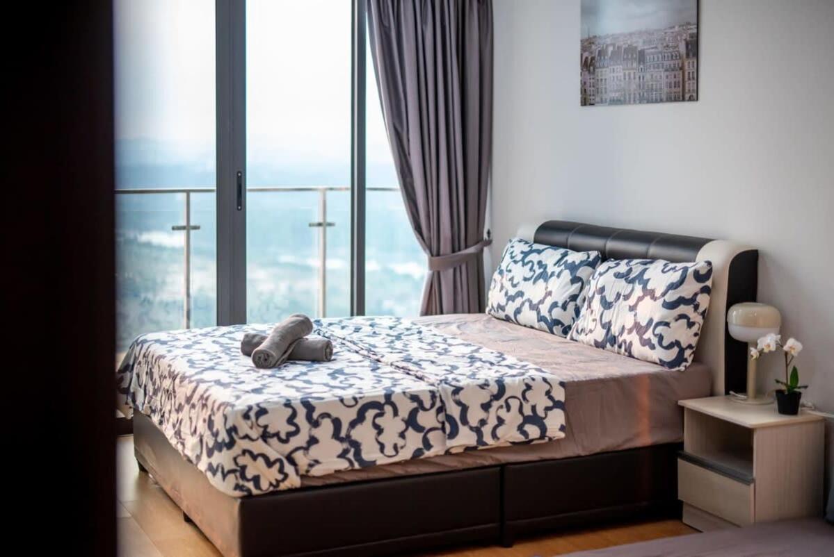 Chic 3br In Danga Bay With Water Views & Parking Apartment