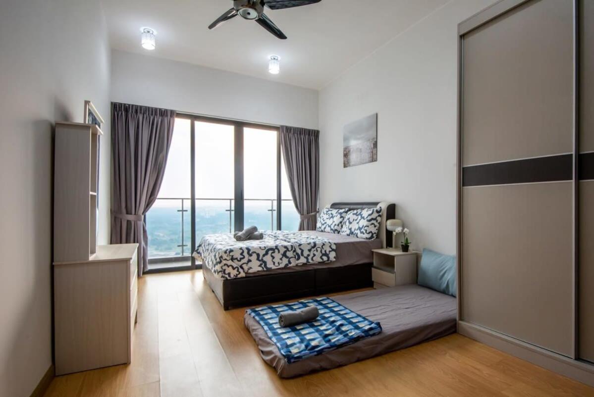 Chic 3br In Danga Bay With Water Views & Parking *